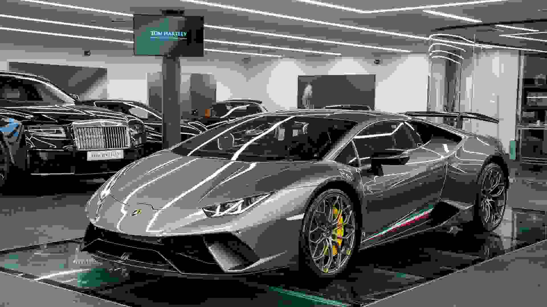 Lamborghini Huracan Photo cdf82cd4-5f73-4177-9320-31cdf6c5dd4f.jpg