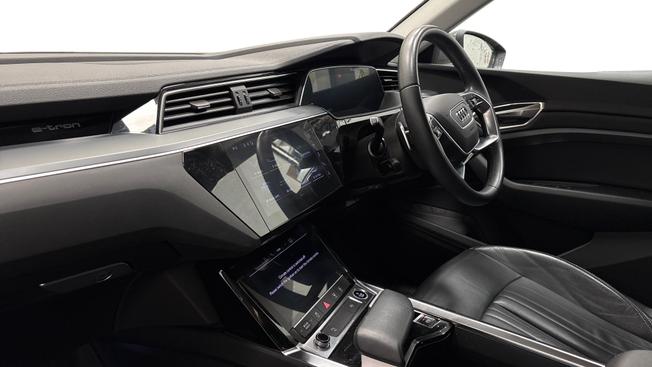 Audi Q8 e-tron Photo 2