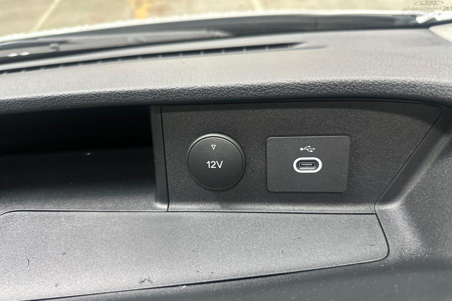 Ford TRANSIT Photo ce0d0205-4e5b-4124-b7fd-94a9f8e85c65.jpg