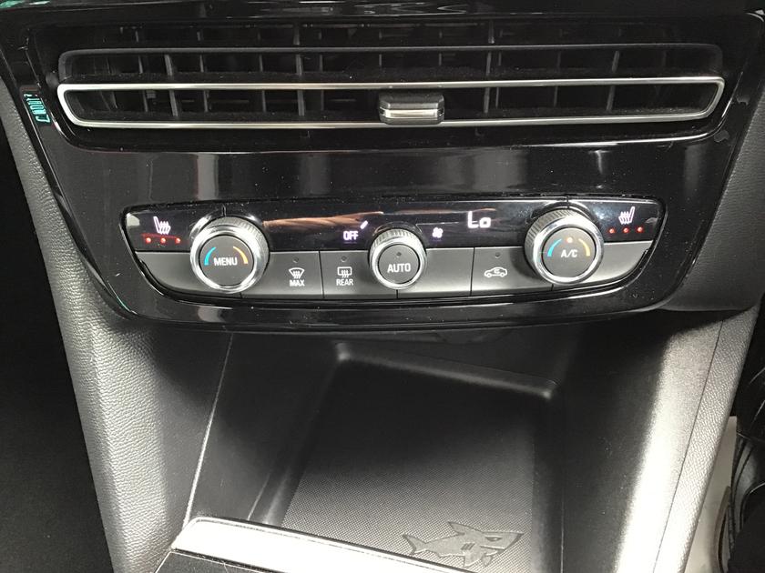 Vauxhall Mokka Electric Photo ce1b434a-76fd-44ce-bbe1-c5b133dd87d1.jpg