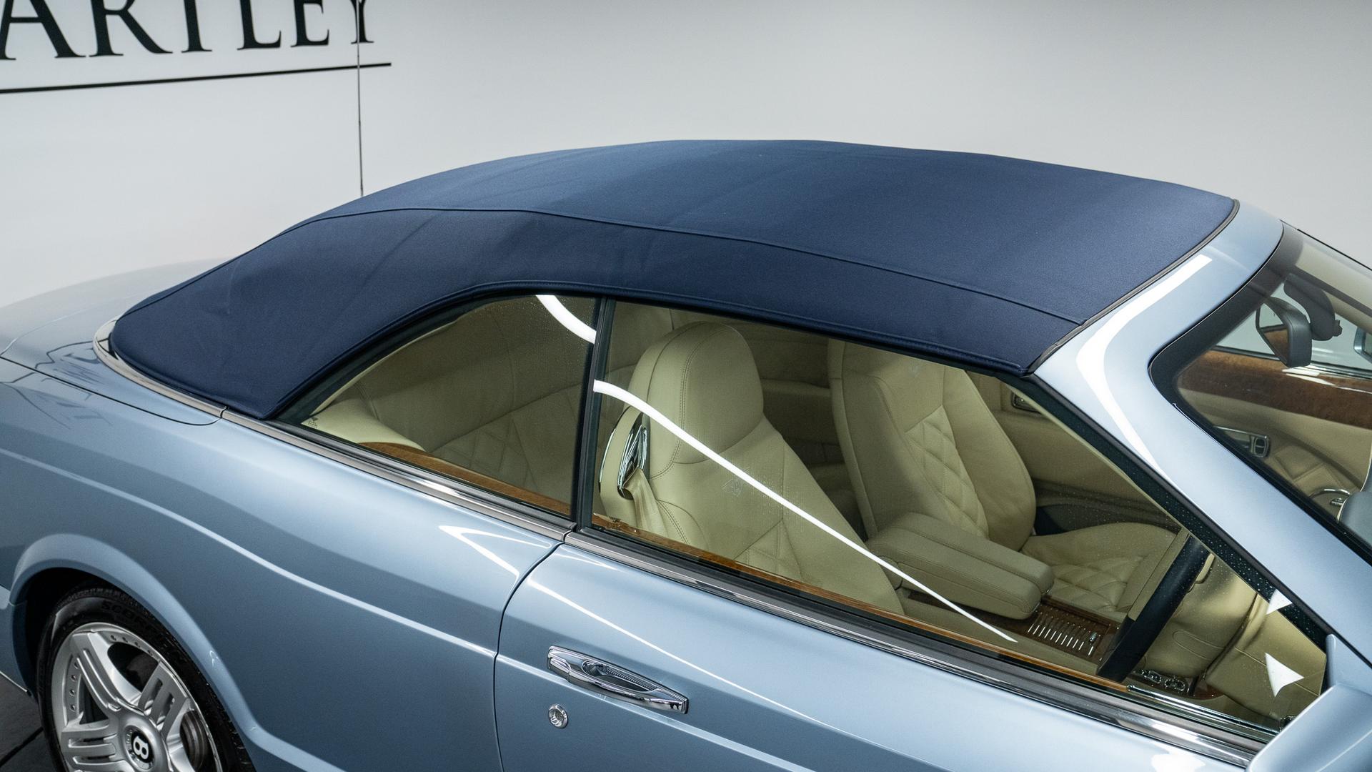 Bentley Azure T Photo ce1cd911-59f1-4f30-b93f-cb6f803eac66.jpg