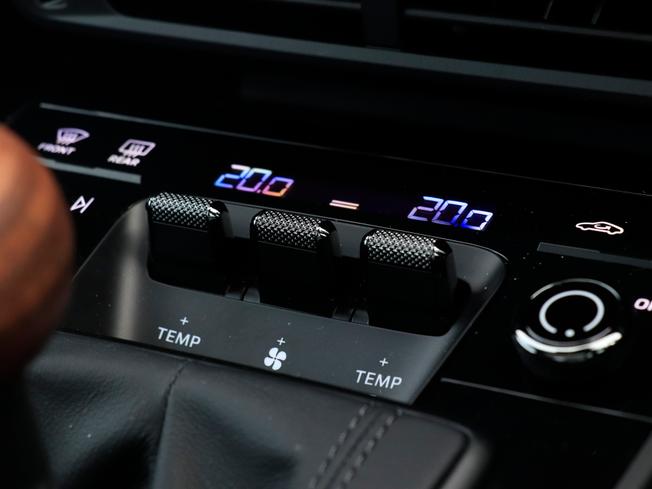 PORSCHE 911 Photo 31