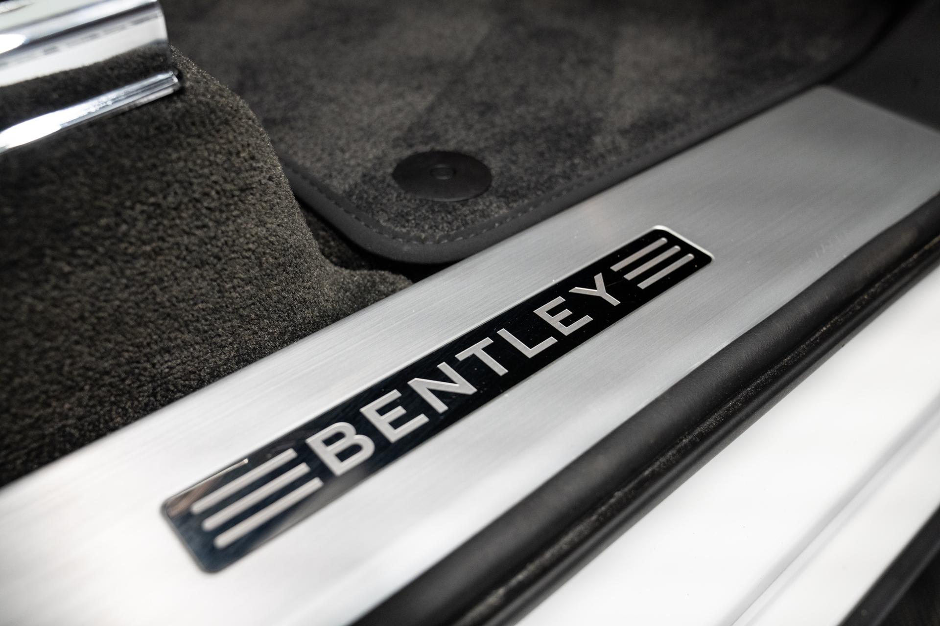 Bentley BENTAYGA Photo ce36a020-1f2e-45ed-aa5e-74a7e78fd207.jpg