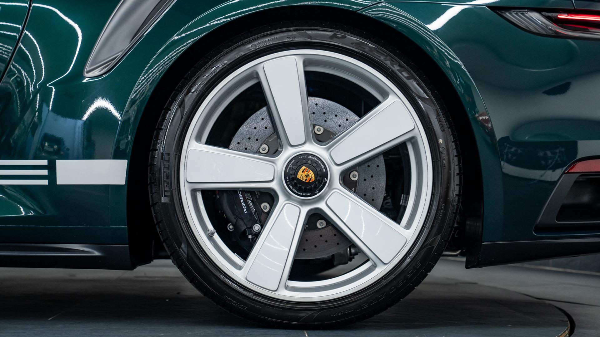 Porsche 911 Turbo S Photo ce3c496f-c94b-4953-b97c-5b2418f5ccc0.jpg