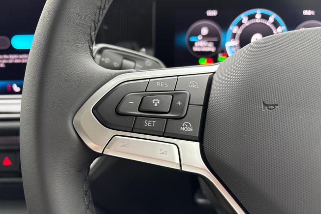 VOLKSWAGEN  Tiguan  Photo 16