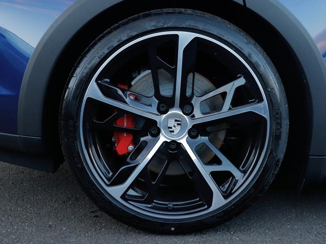 PORSCHE Taycan Photo 4