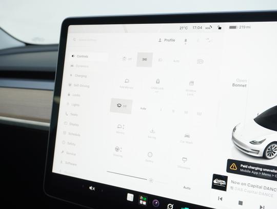 TESLA Model 3 Photo ce6562b9-85af-4d9f-948d-64dc46a29c37.jpg