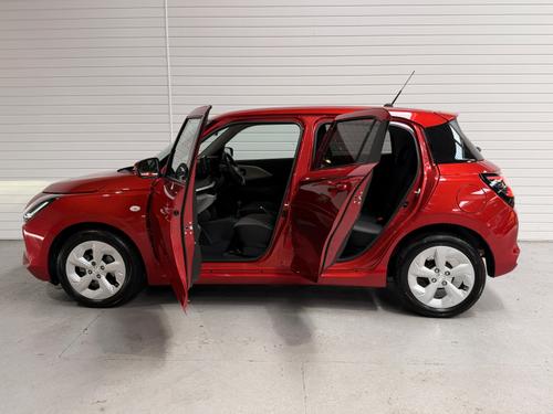 Suzuki Swift Photo ce69aff6-418f-4e51-9b6b-4e156e35c55a.jpeg