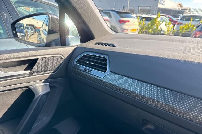 VOLKSWAGEN Tiguan Photo 30