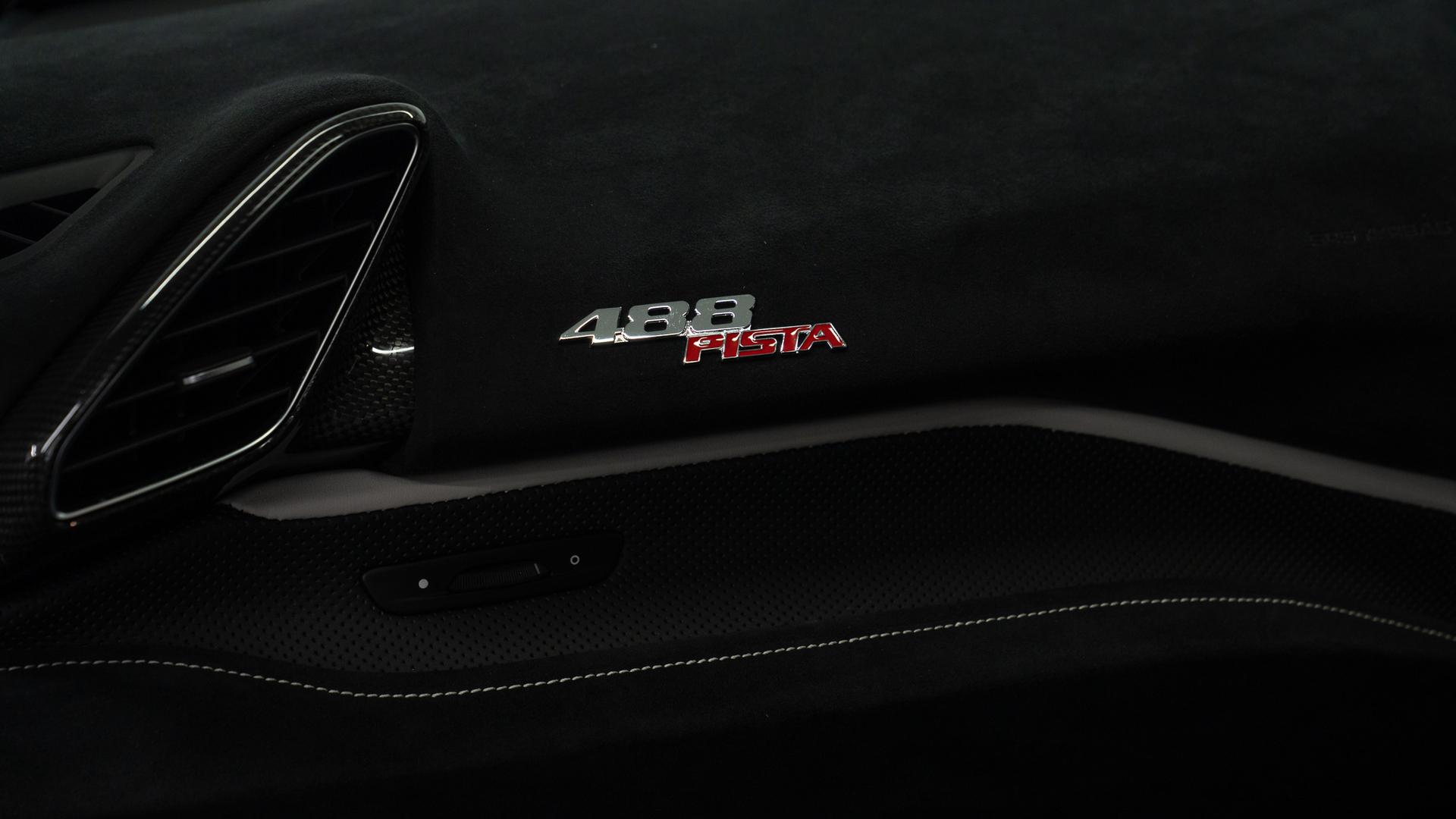 Ferrari 488 Photo ce803638-8987-4805-9df4-29c9d36a06f6.jpg