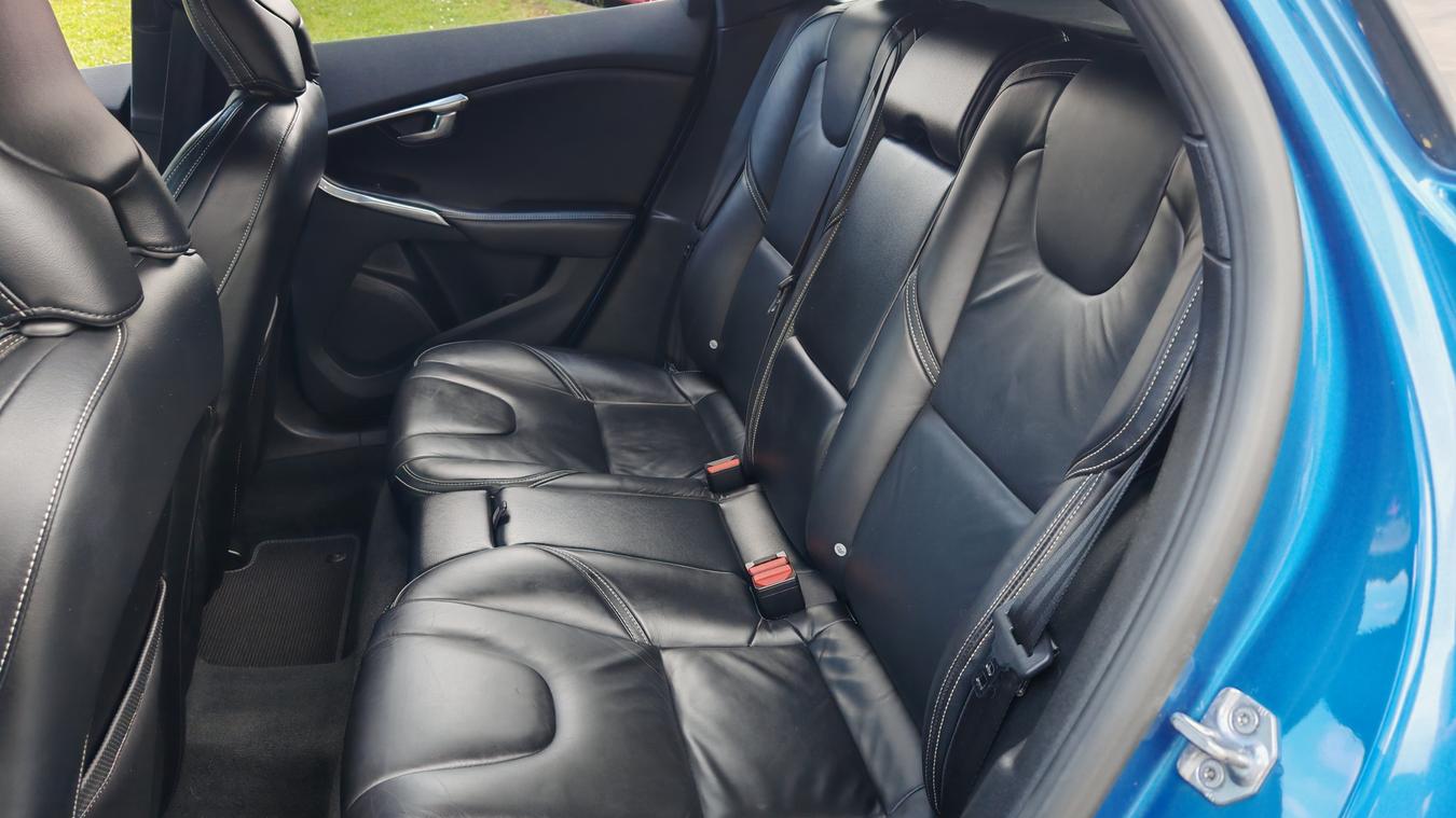 Used Volvo V40 RX66YXR 17