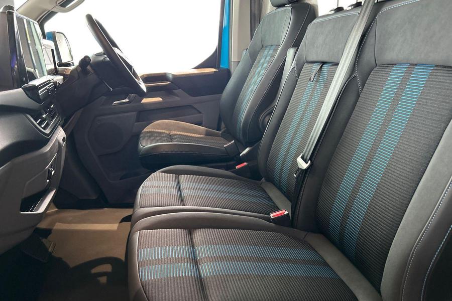 Ford TRANSIT CUSTOM Photo cec0b456-cf3a-4875-b1c5-b00f9cbffeaf.jpg