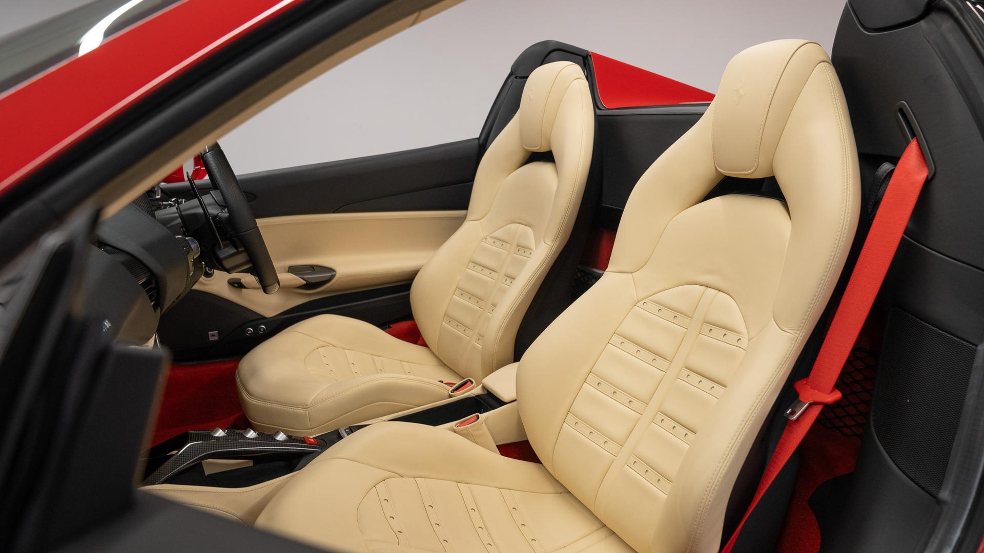 Ferrari 488 Photo ceca814b-9058-47cd-a72f-f0fdc177cf20.jpg