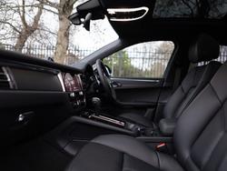PORSCHE Macan Photo 3