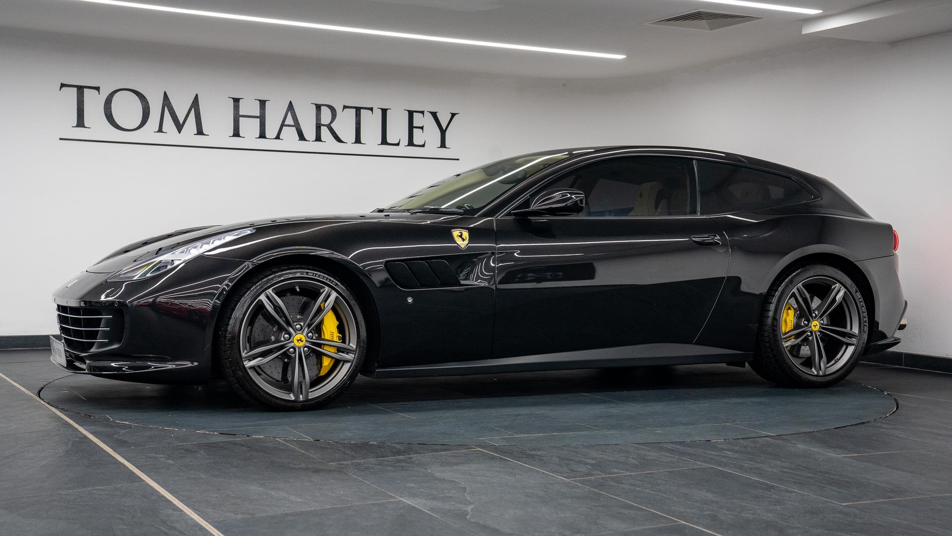 Ferrari GTC4 Lusso Photo cefd7d2c-6111-4521-ba73-0e1584619634.jpg