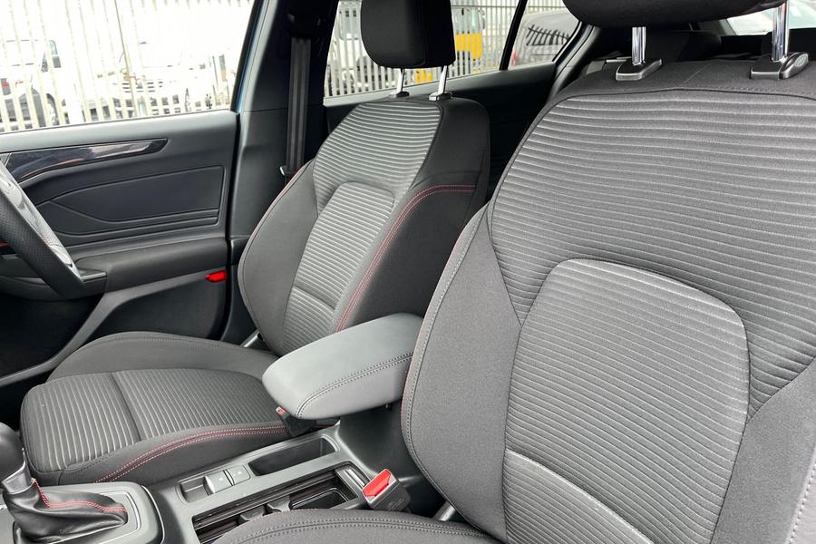 Ford FOCUS Photo cf02cd38-6cdb-44b3-b896-18b2be05172b.jpg