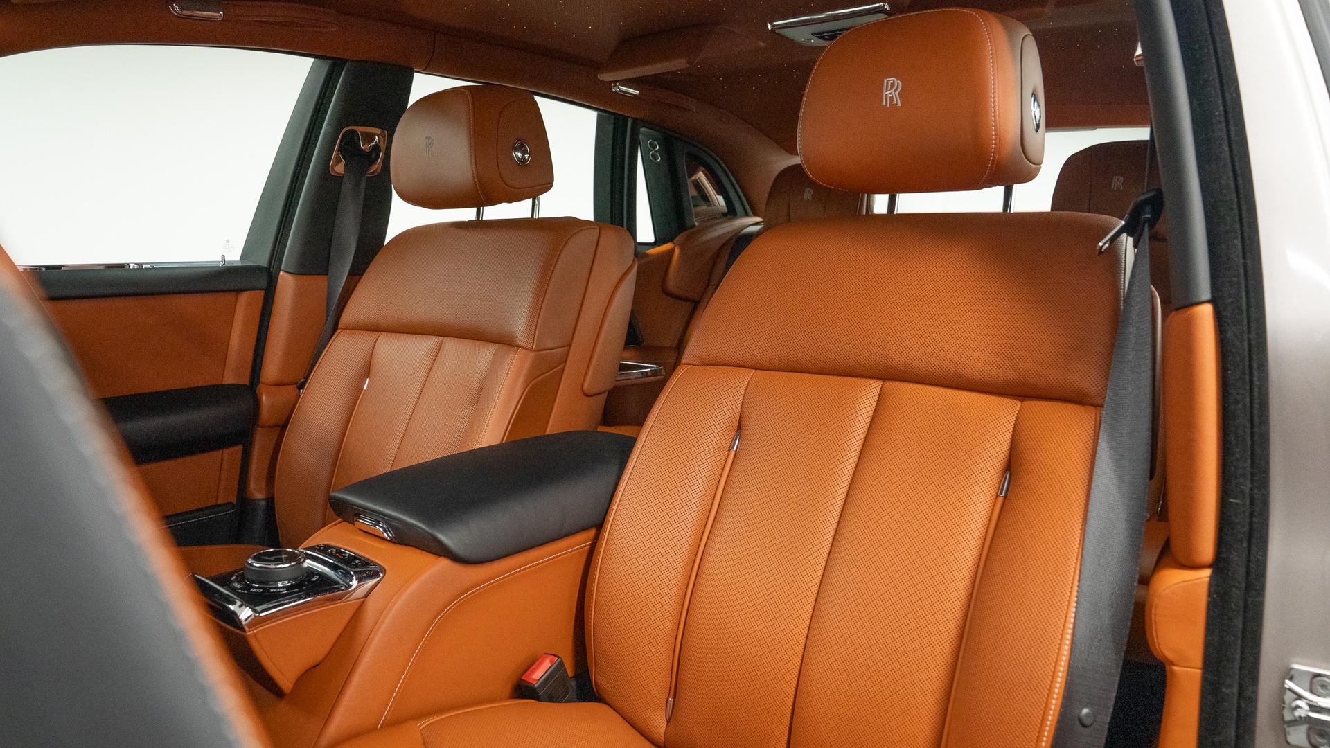Rolls-Royce Phantom Photo cf05050c-75ae-4dd5-995c-7829a4eea9fc.jpg