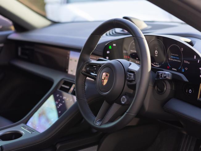 PORSCHE Taycan Photo 7