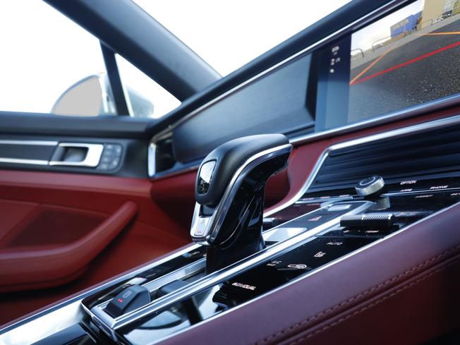 PORSCHE Panamera Photo 32