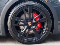 Porsche Taycan Photo 4