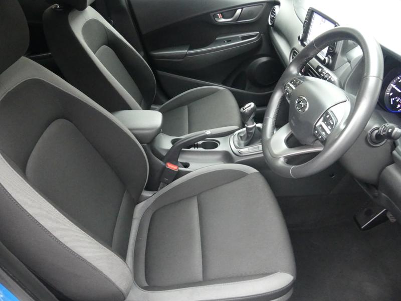 Hyundai KONA Photo cf274622-96a3-43ed-b465-ec6e8c0c4929.jpg