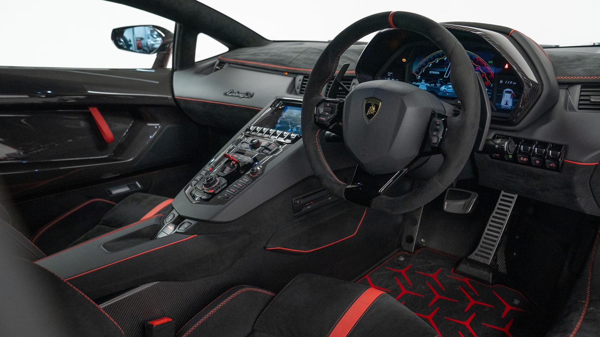 LAMBORGHINI Aventador Photo cf290e92-6204-4336-870e-27406a5d0bfe.jpg