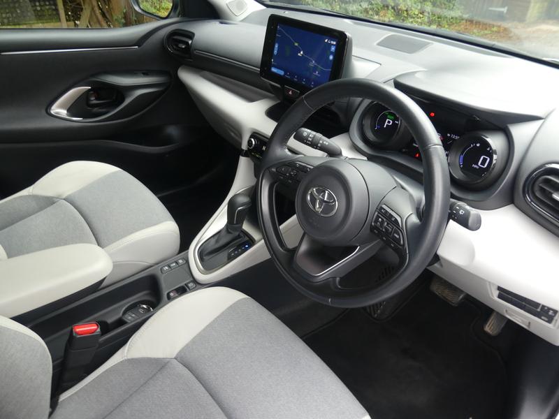 Toyota Yaris Photo cf3af80b-6329-4999-ba6c-d58dead0e00b.jpg