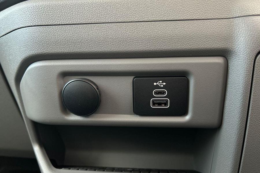 Ford TRANSIT CUSTOM Photo cf68bc8d-5cfa-4fd0-b253-d0b5beb57ac2.jpg