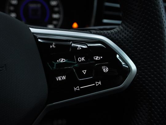 Volkswagen Touareg Photo cf69a9c2-552d-42e9-9552-b55617bbca2f.jpg
