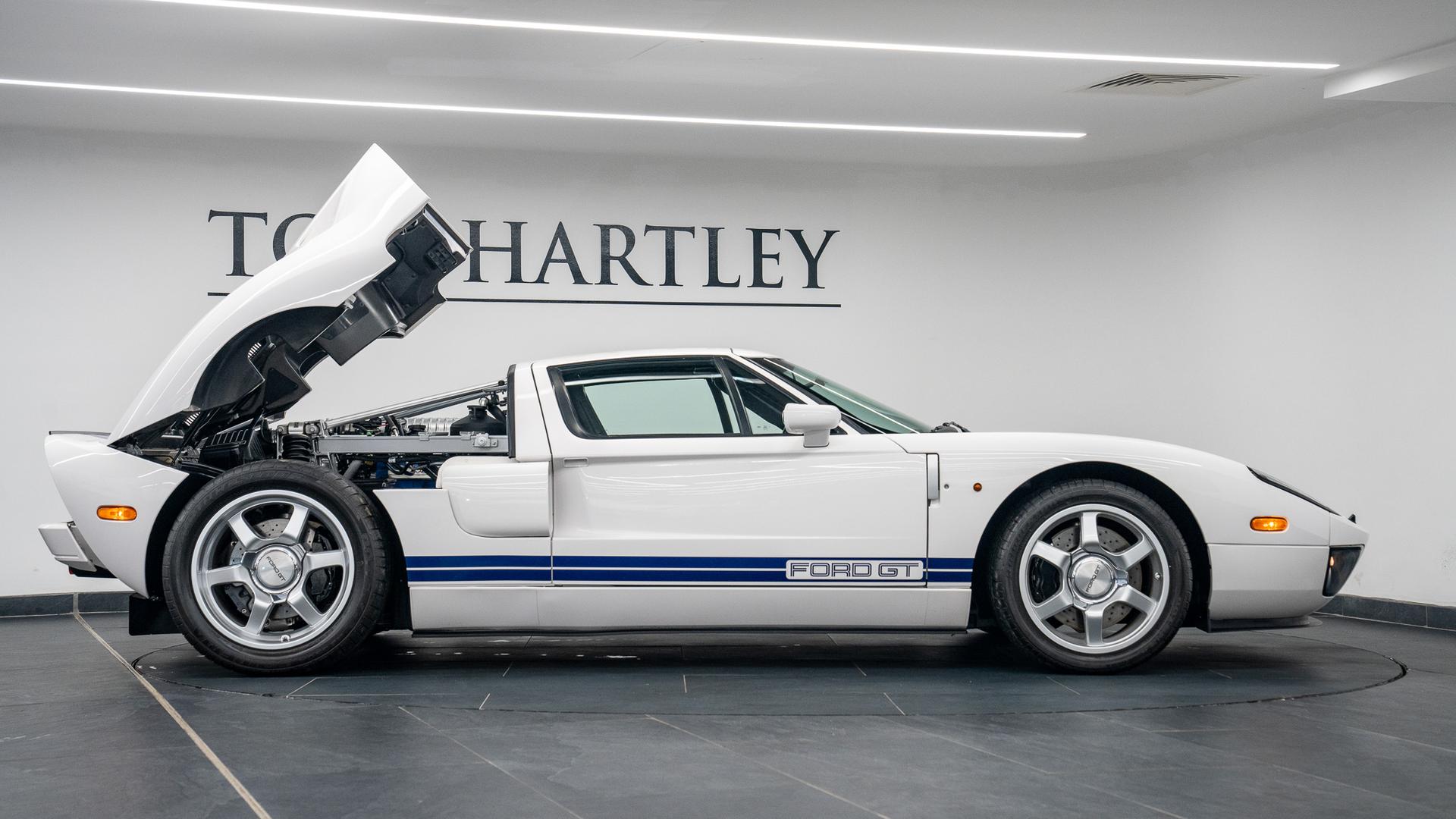Ford GT Photo cf83e86e-71fe-4ba6-b865-8d1eb9387483.jpg