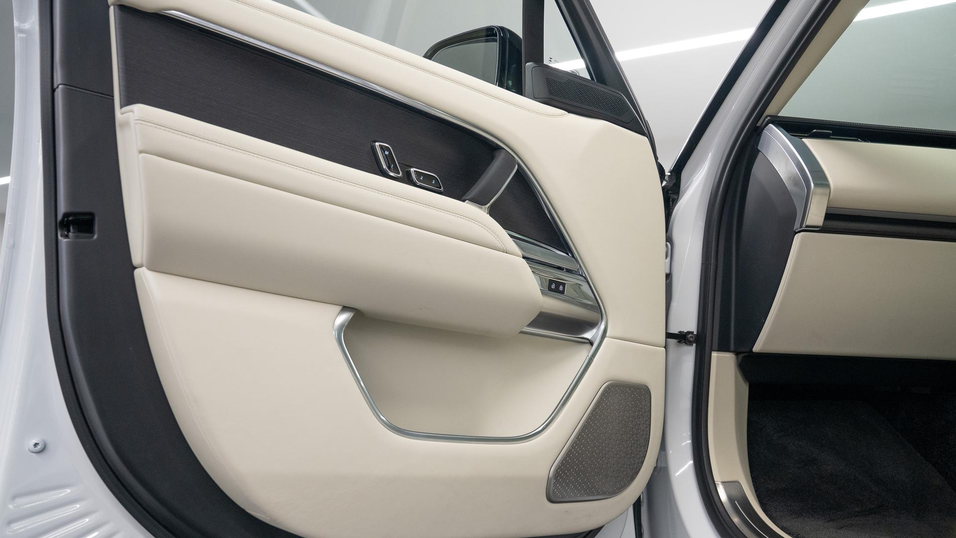 Land Rover Range Rover Photo cf8c84e9-658f-48ac-9467-840680dfacc6.jpg