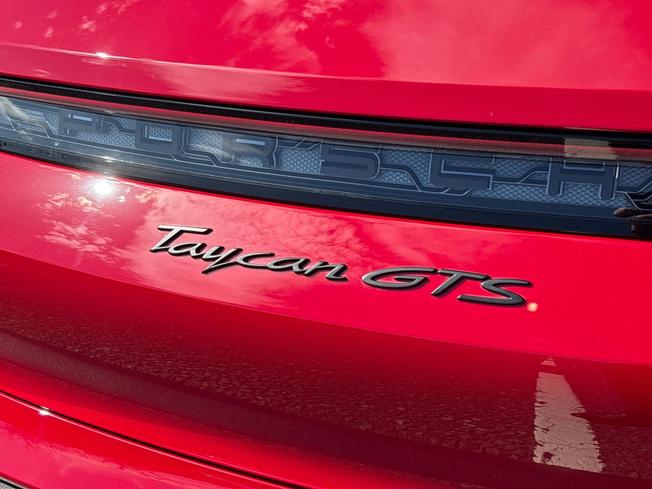 PORSCHE Taycan Photo 22