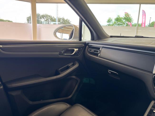 PORSCHE Macan Photo 37