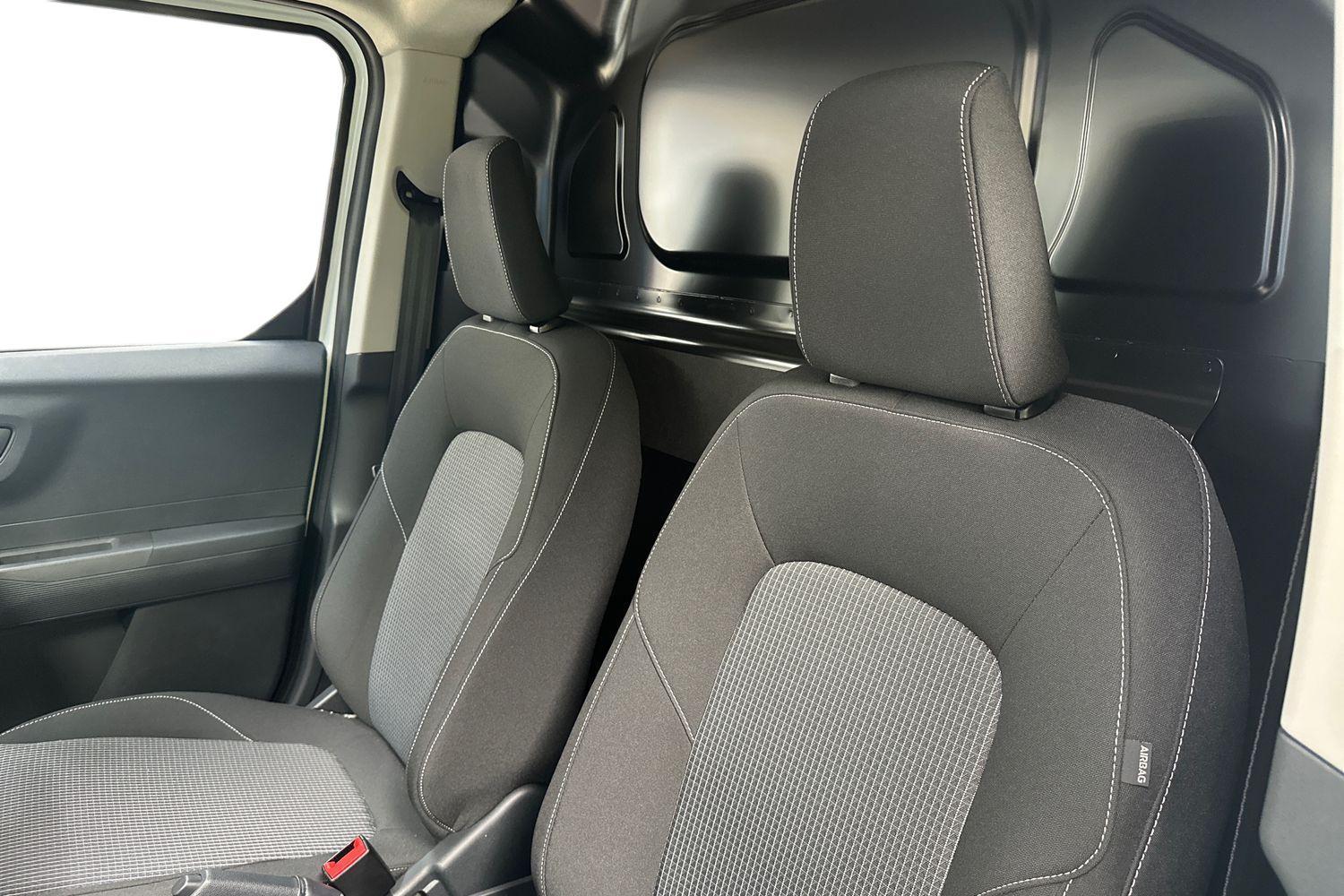 Ford TRANSIT COURIER Photo 10