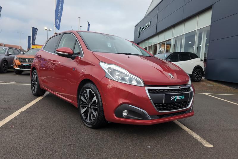 Peugeot 208 GT Line 2019 - Red