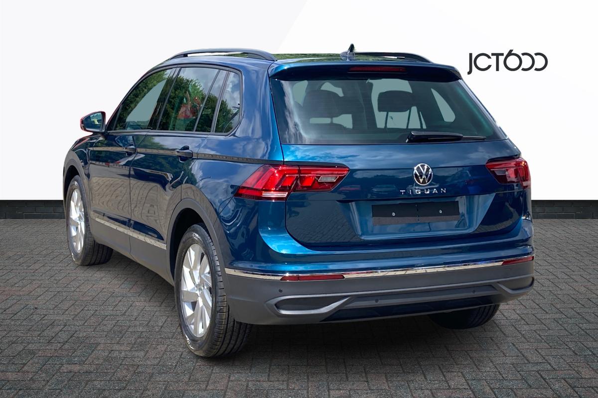 2022 VOLKSWAGEN Tiguan 1.5 TSI 150 Life 5dr DSG £29,500 3,000 miles Nightshade Blue Metallic