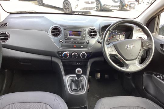 Hyundai i10 Photo cit-710be38e70bfc9a241b0b97796086fce80493944.jpg