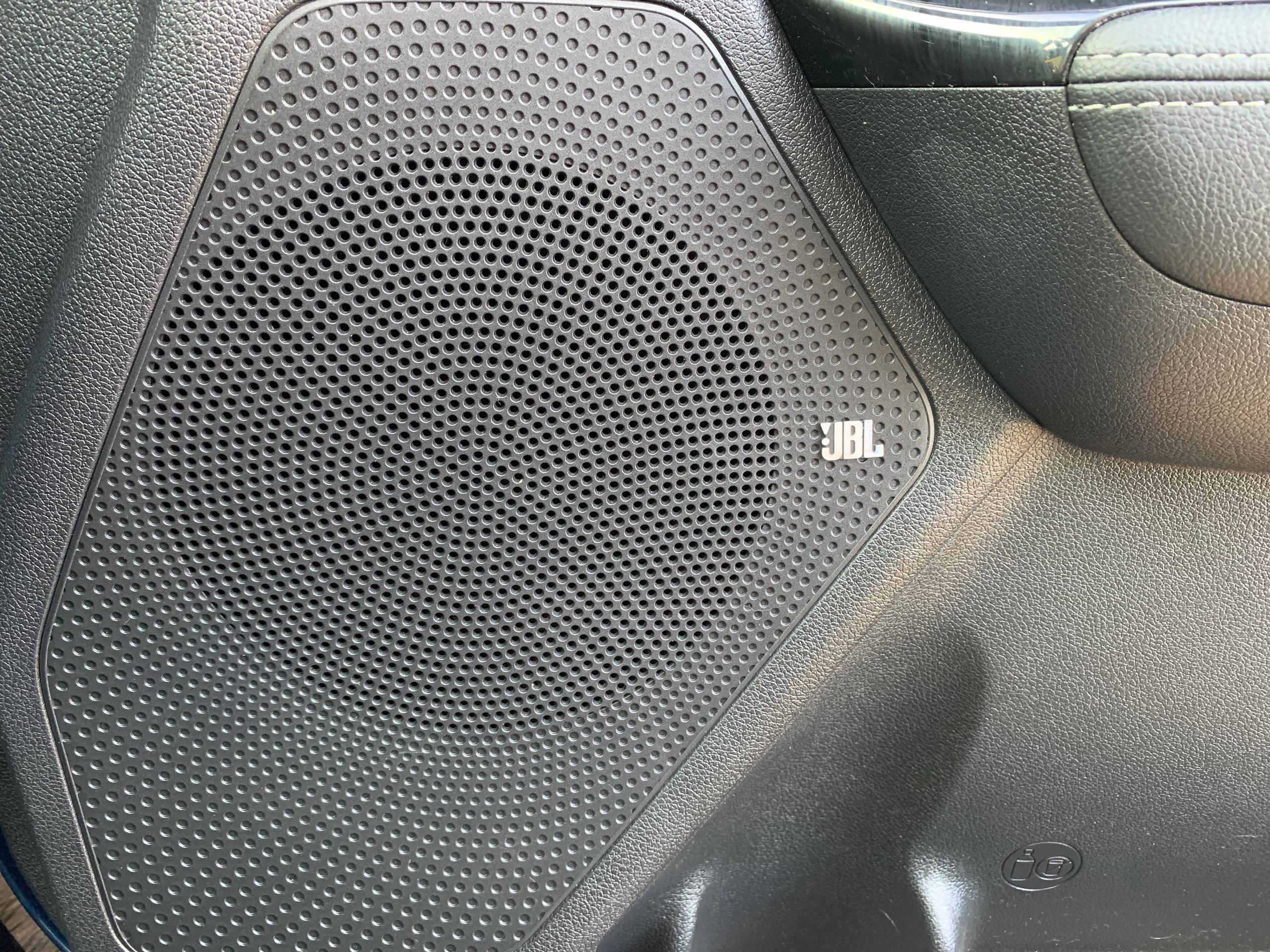 kia niro subwoofer