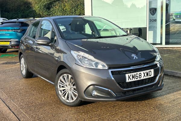 Used 2018 Peugeot 208 1.2 PureTech Signature Hatchback 5dr Petrol Manual Euro 6 (s/s) (82 ps) at Richard Sanders