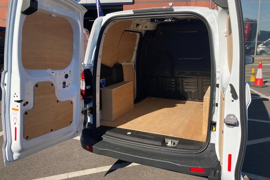 Used Ford TRANSIT COURIER 9