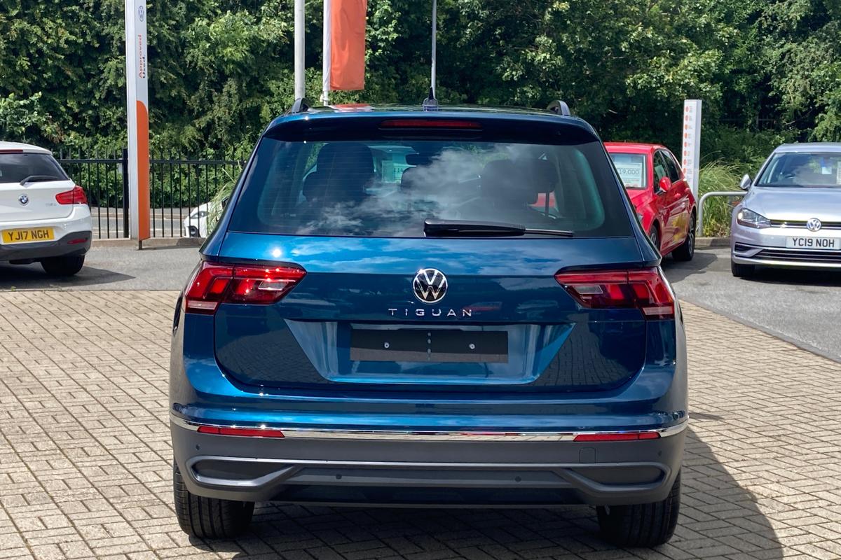 2022 VOLKSWAGEN Tiguan 1.5 TSI 150 Life 5dr DSG £29,500 3,000 miles Nightshade Blue Metallic