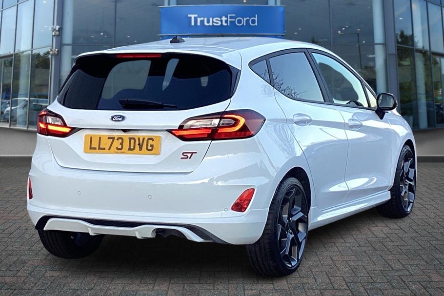 Ford FIESTA 2023 - Frozen White | £23,990 | Edgware | TrustFord