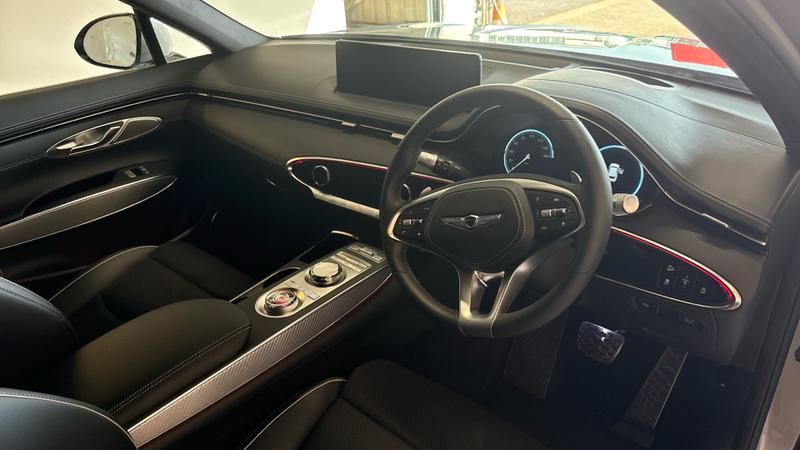 Genesis GV70 Photo cohere-01043fc7a8f62543e2628700604a9c69d54c5f2f.jpg