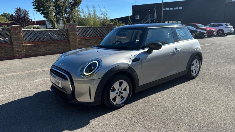MINI Hatch Photo cohere-01c8f29f298afff86e2bb08c1a0dc1b8274f987d.jpg