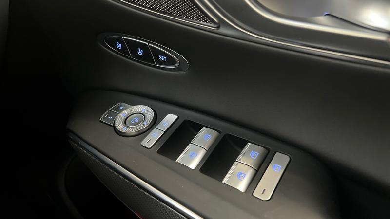 Genesis GV70 Photo cohere-034005642f879bd85facc39efbabefe18b50ba5a.jpg