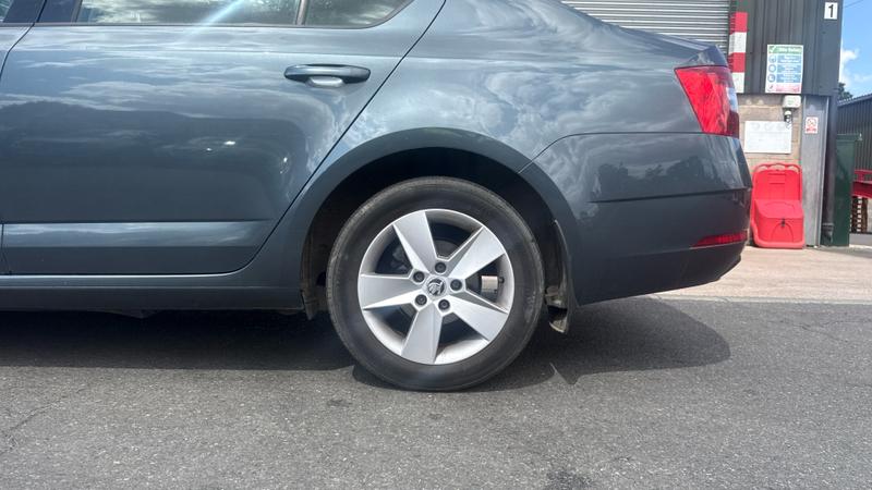 Skoda OCTAVIA Photo cohere-08c7b884d20d0b34088bda2d7ecc63493cecbc0d.jpg