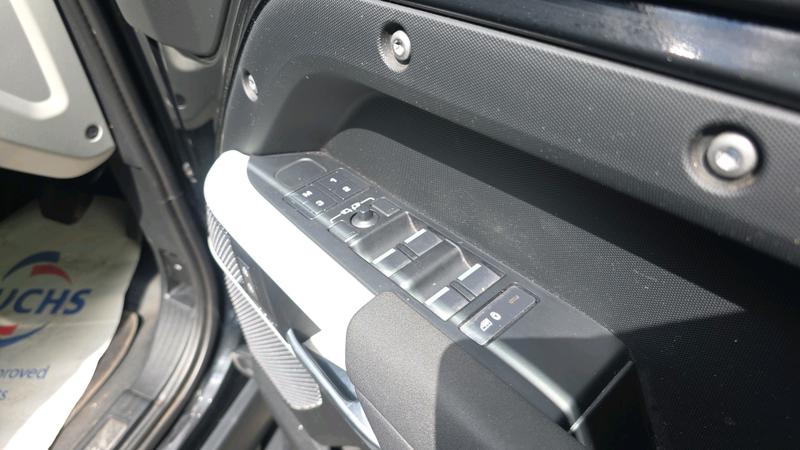 Land Rover Defender 110 Photo cohere-09335ab7489b770150891b82cb48944abd92e815.jpg