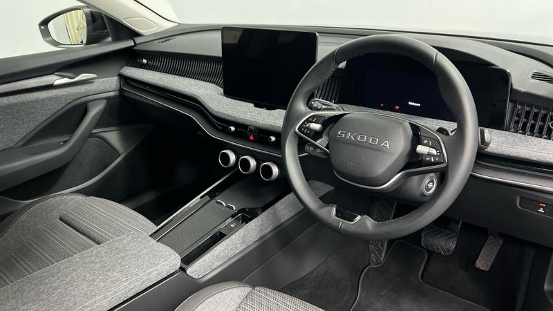 Skoda SUPERB Photo cohere-0a910f332021b4d6a40cccc18195ce7e145dc892.jpg