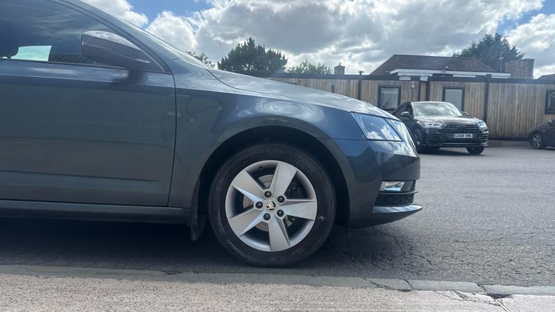 Skoda OCTAVIA Photo cohere-0c579d8641af907239d8deeb5114f4f79ccb0658.jpg