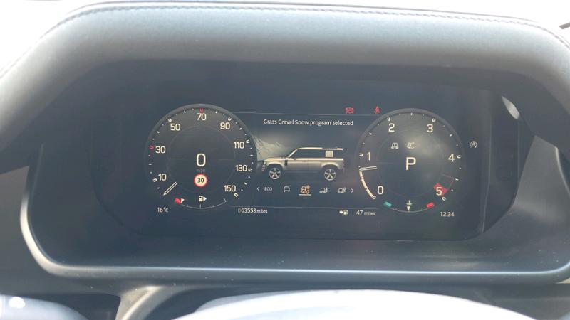 Land Rover Defender 110 Photo cohere-0cedc129f3711fb64f7861b4898ffda840c36976.jpg